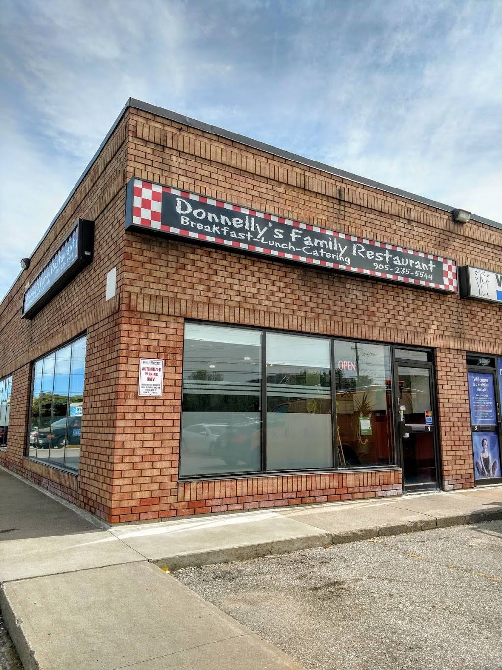 Donnellys | restaurant | 17915 Leslie St, Newmarket, ON L3Y 3E3, Canada | 9052355544 OR +1 905-235-5544