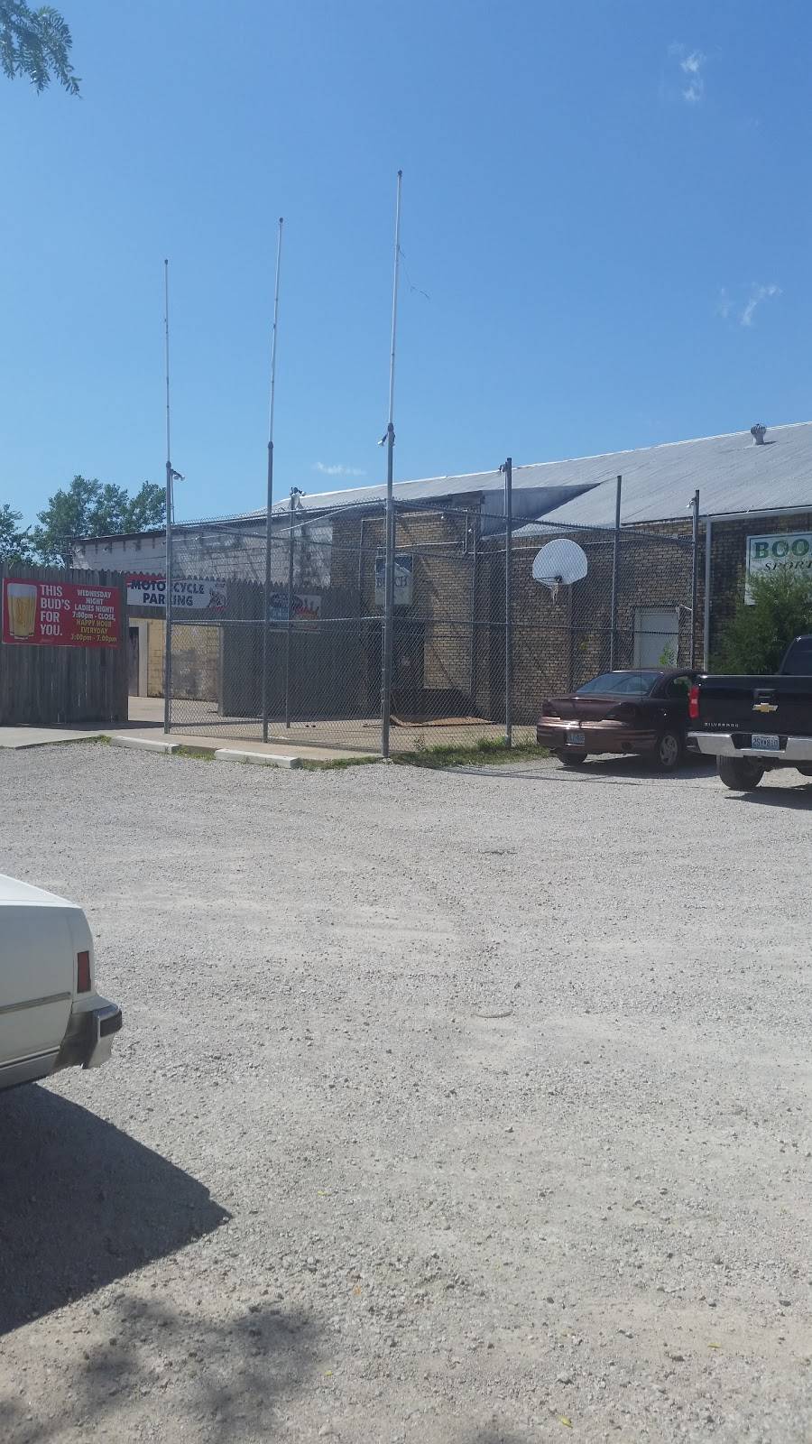 Joses Cafe (Roosters Steakhouse) | restaurant | 900 N Commercial St, Harrisonville, MO 64701, USA | 8167930068 OR +1 816-793-0068