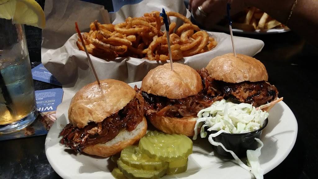 Tailgaters Sports Bar & Grill | restaurant | 4605 Golf Course Rd, Antioch, CA 94531, USA | 9257542277 OR +1 925-754-2277