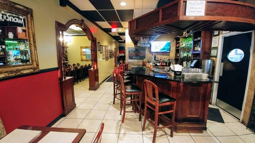 Lucias Italian Ristorante | restaurant | 2531 John Milton Dr, Herndon, VA 20171, USA | 7034764400 OR +1 703-476-4400