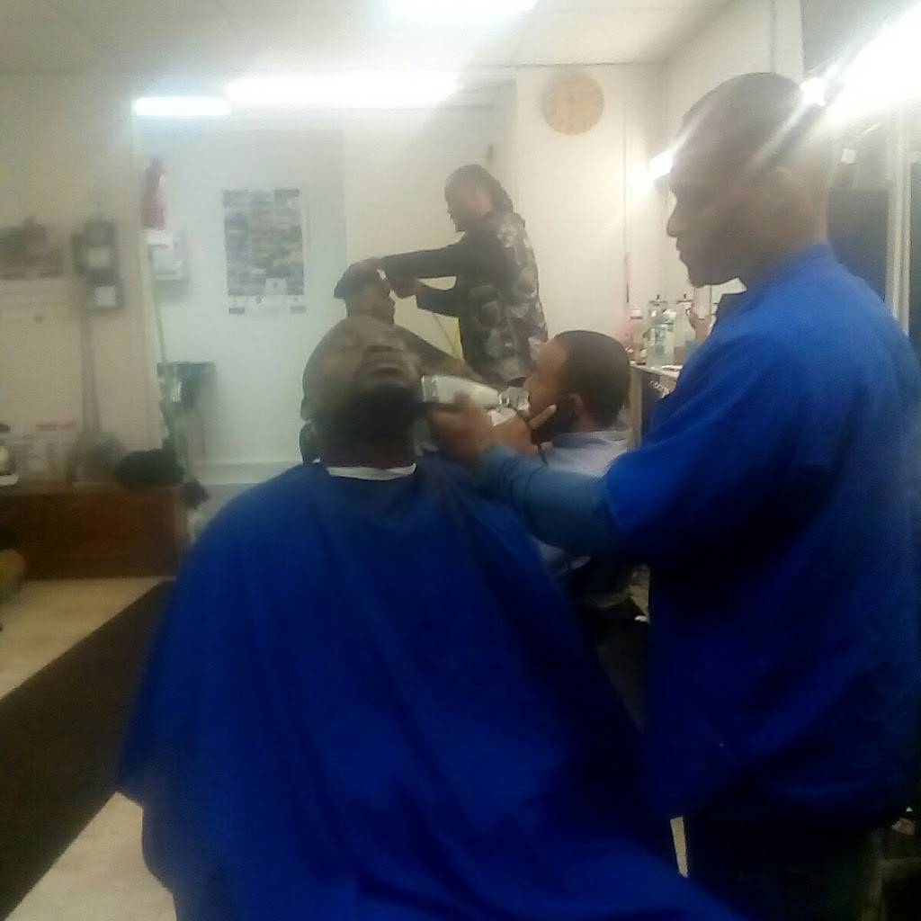 Crown Fried Chicken | restaurant | 2201 N Broad St, Philadelphia, PA 19132, USA | 2152322800 OR +1 215-232-2800