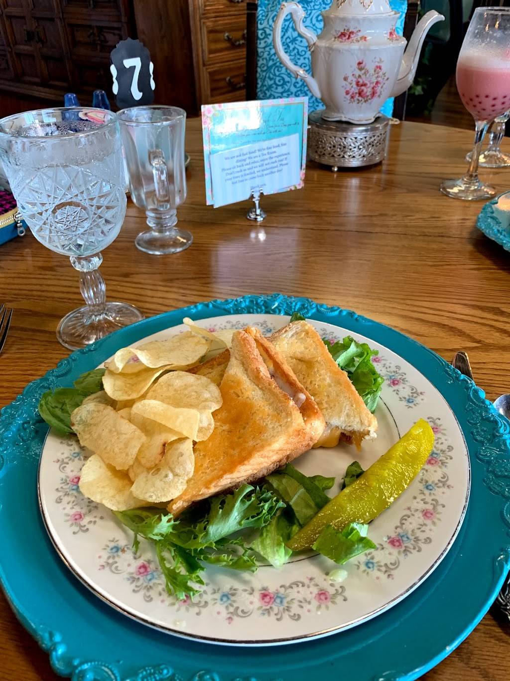 Victorias Tea Room | cafe | 7853 E 71st St, Tulsa, OK 74133, USA | 9183139204 OR +1 918-313-9204