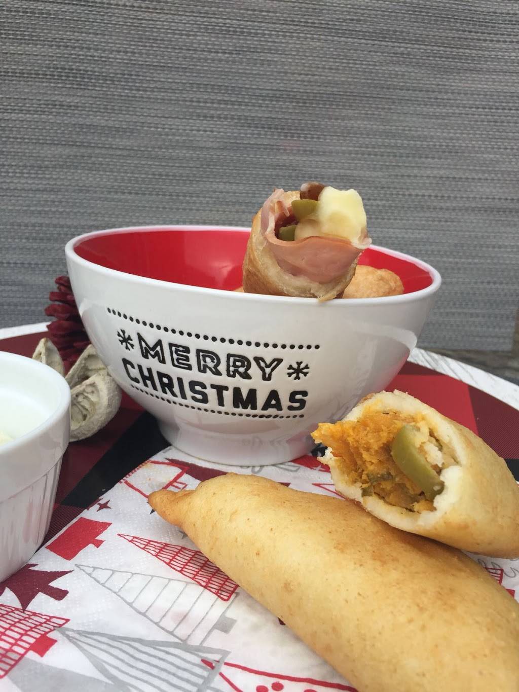 Lolas Food Inc | meal takeaway | 3490 Laird Rd #9, Mississauga, ON L5L 5Y4, Canada | 9059971577 OR +1 905-997-1577