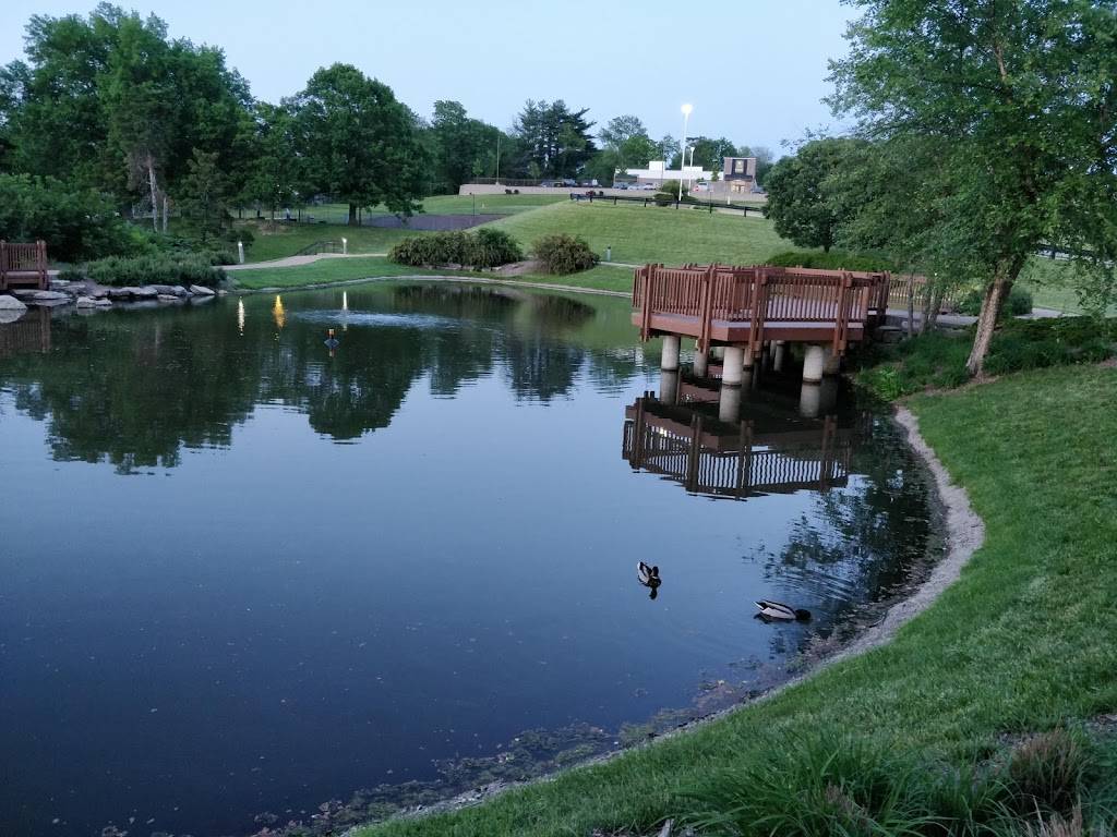 Vlasis Park | restaurant | 300 Park Dr, Ballwin, MO 63011, USA | 6362278950 OR +1 636-227-8950