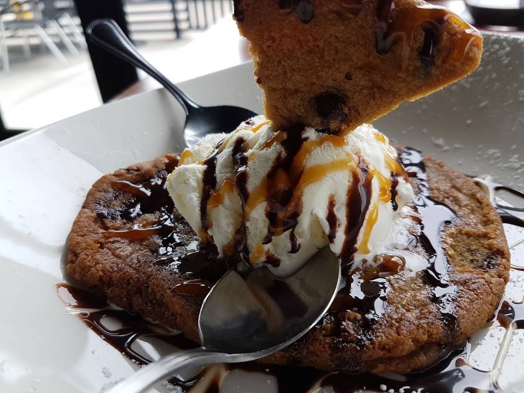 Shoeless Joes Sports Grill | restaurant | 1980 St Clair Ave W, Toronto, ON M6N 4X9, Canada | 4167668999 OR +1 416-766-8999