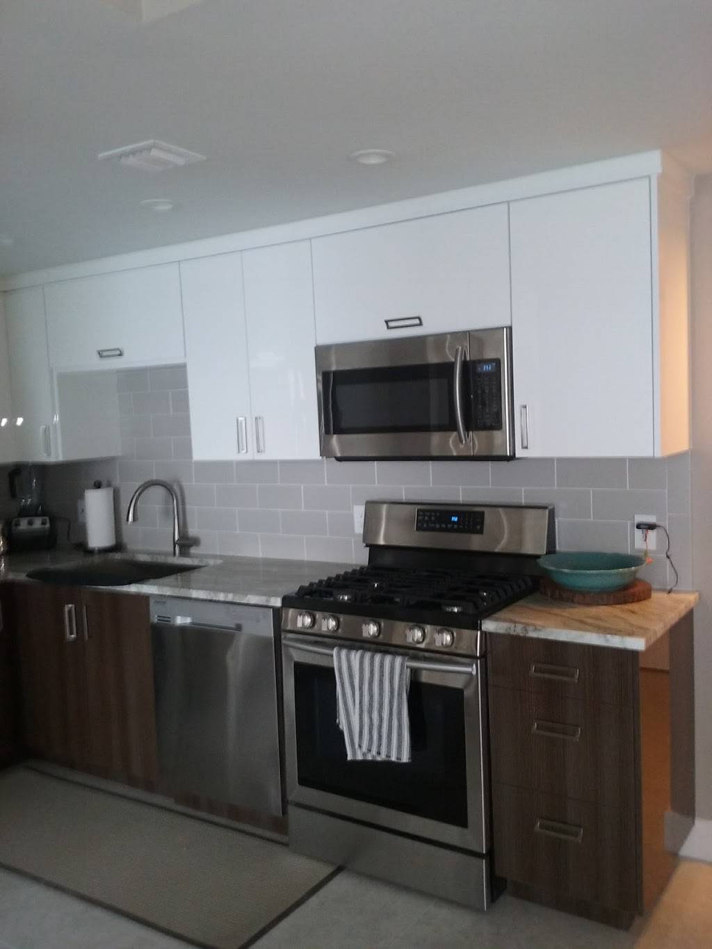 Hemispheres Oceanside Snackbar | restaurant | 1960 S Ocean Dr, Hallandale Beach, FL 33009, USA | 9544541111 OR +1 954-454-1111