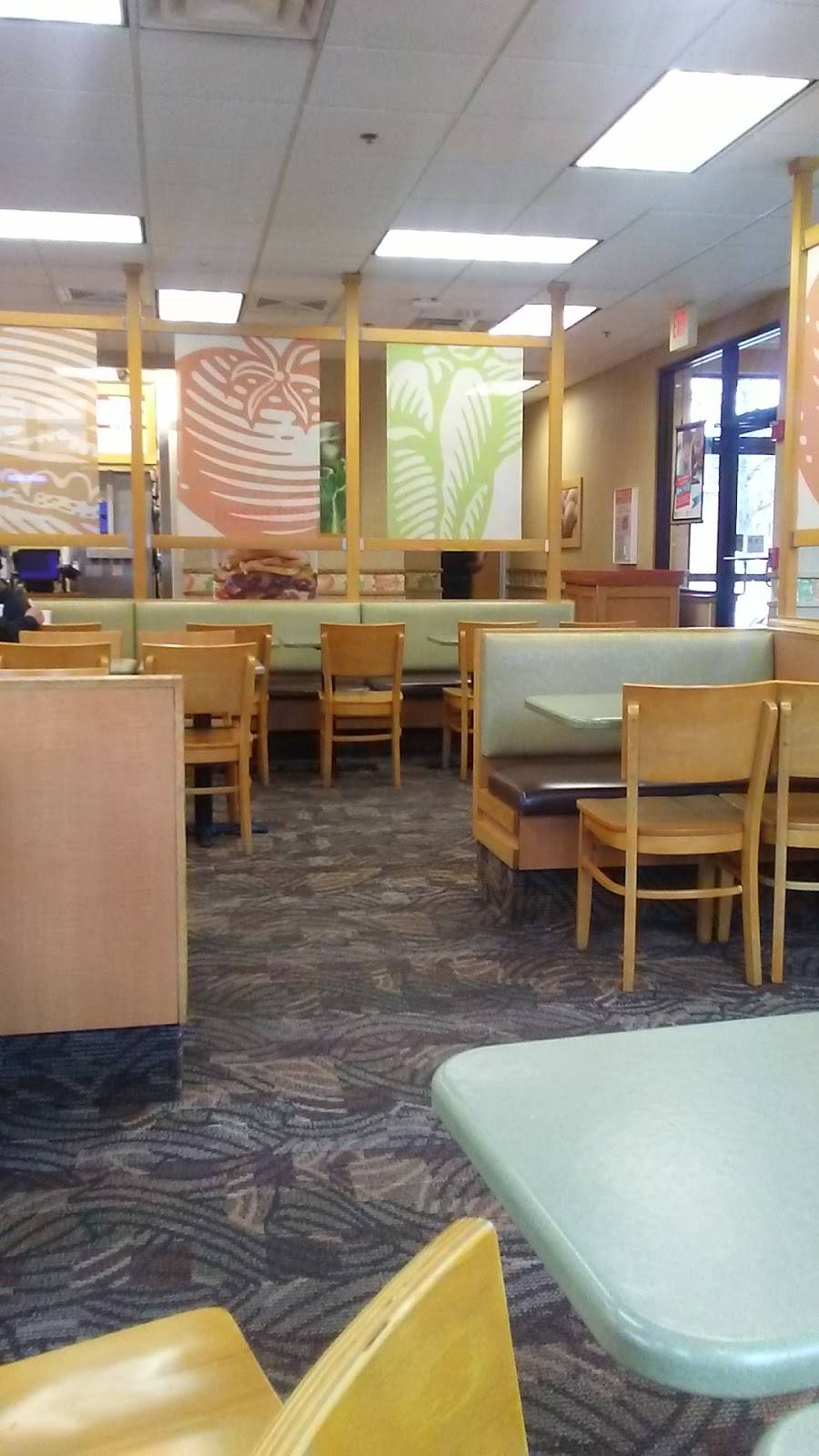 Wendys | restaurant | 11 N Harlem Ave, Oak Park, IL 60302, USA | 7083832748 OR +1 708-383-2748