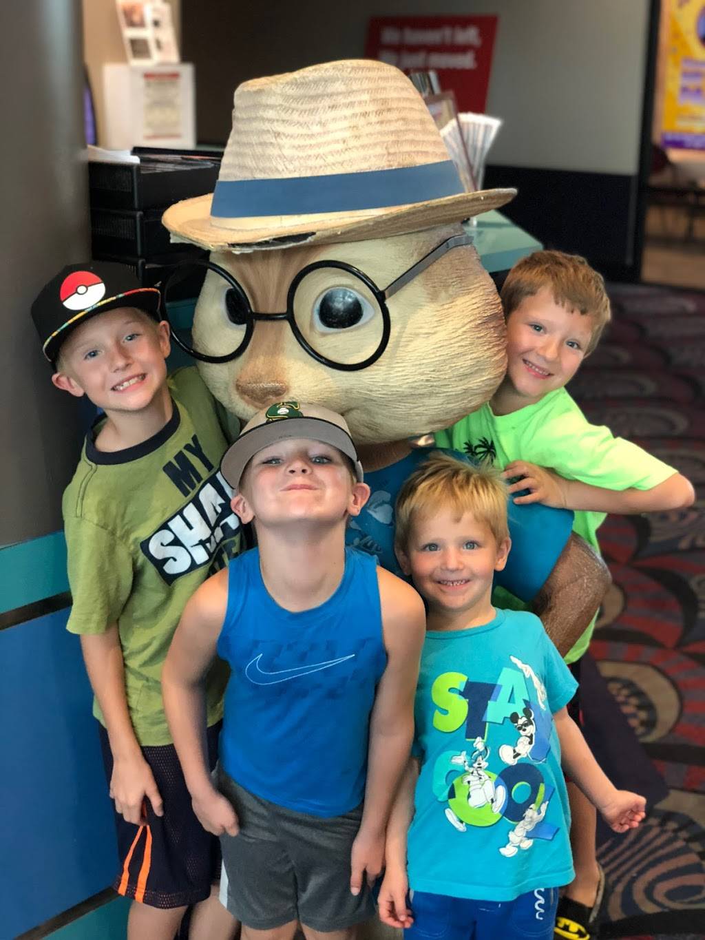 Milford 16 | meal takeaway | 500 Rivers Edge Dr, Milford, OH 45150, USA | 5135769126 OR +1 513-576-9126