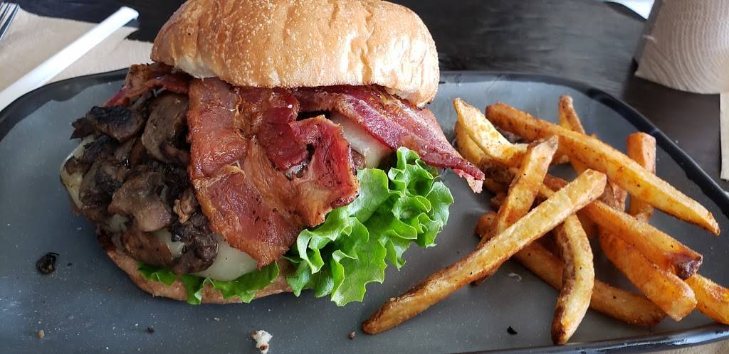 Twisted Root Burger Co. | restaurant | 4270 Aloma Ave, Winter Park, FL 32792, USA | 4079605163 OR +1 407-960-5163