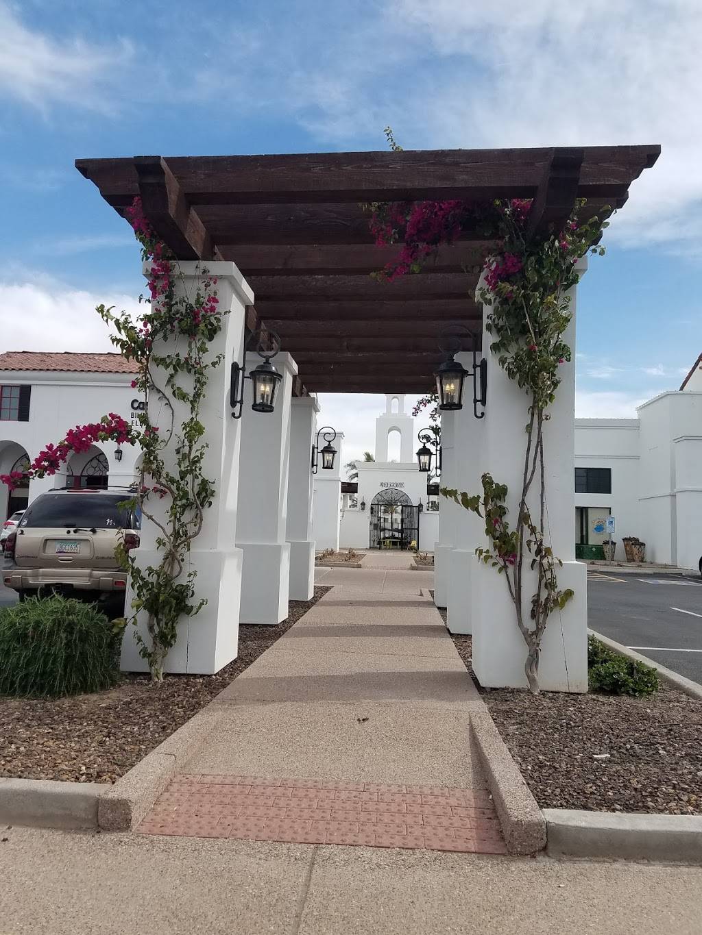 Downtown Ocotillo | shopping mall | 2547 W Queen Creek Rd, Chandler, AZ 85248, USA | 6024189675 OR +1 602-418-9675