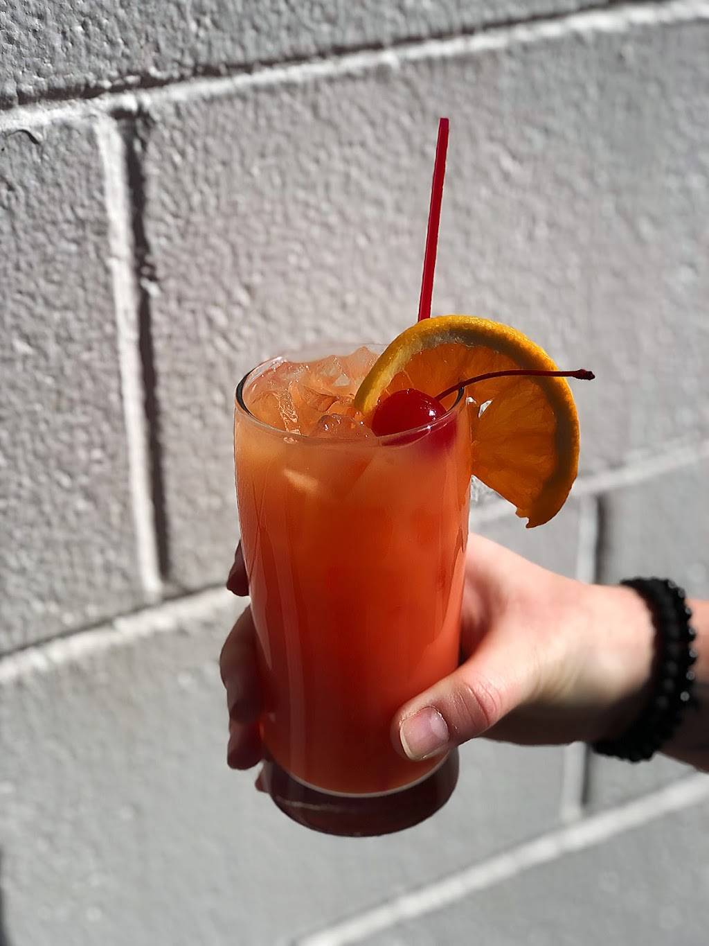 Rockys Family Bar & Grill | restaurant | 3821 W Magnolia Blvd, Burbank, CA 91505, USA | 8188430227 OR +1 818-843-0227