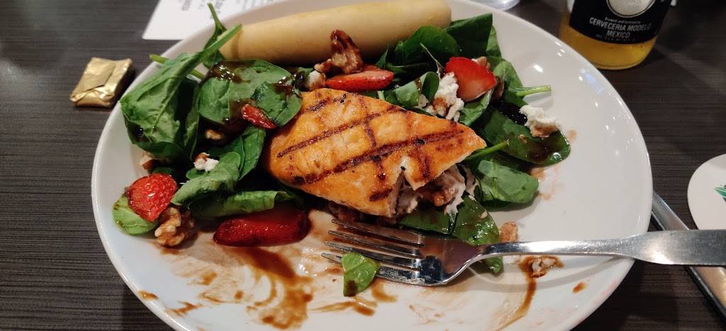 Surfside Bar and Grill | restaurant | 2544 Commerce Blvd, Mound, MN 55364, USA | 9522831136 OR +1 952-283-1136