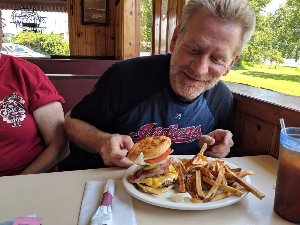 Riverview Restaurant | restaurant | 33720, 33582 Ohio River Scenic Byway, New Matamoras, OH 45767, USA | 7408642122 OR +1 740-864-2122