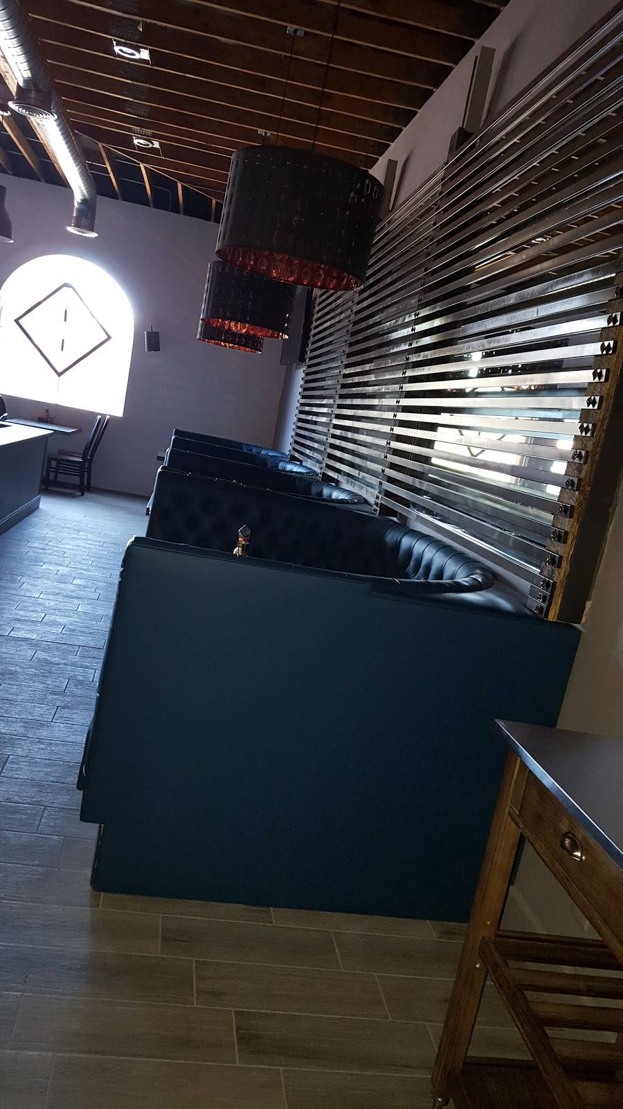 JaXons Bar and Grill | restaurant | 409 N Scottsdale Rd, Scottsdale, AZ 85257, USA | 4809495115 OR +1 480-949-5115