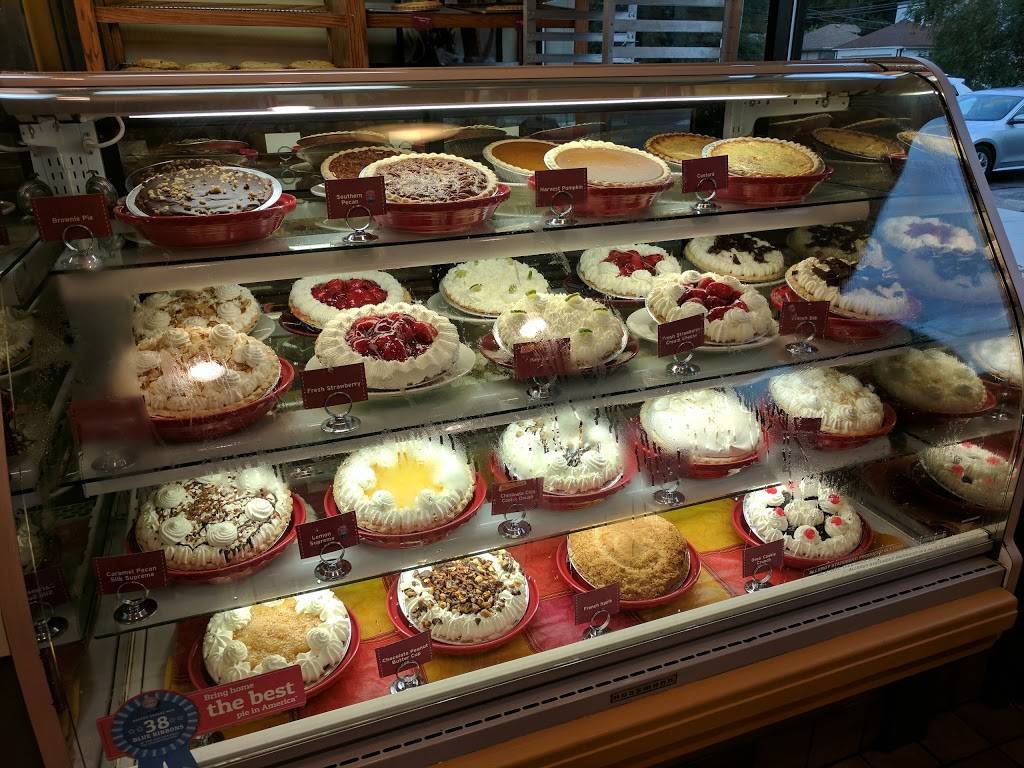 Bakers Square Restaurant & Bakery | restaurant | 7131 N Western Ave, Chicago, IL 60645, USA | 7737647898 OR +1 773-764-7898