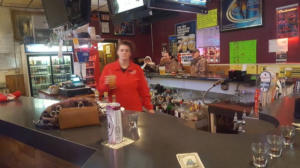 Cubby Hole Bar & Grill | restaurant | 1570 Elizabeth St, Green Bay, WI 54302, USA | 9204377078 OR +1 920-437-7078