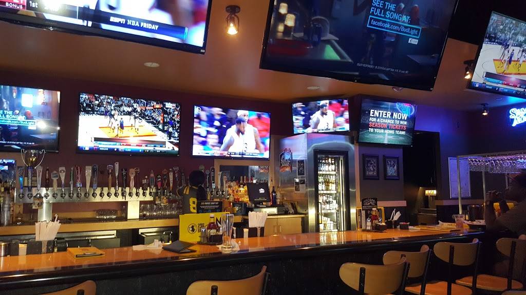 Buffalo Wild Wings | meal takeaway | 18721 Biscayne Blvd, Aventura, FL 33180, USA | 3056929995 OR +1 305-692-9995