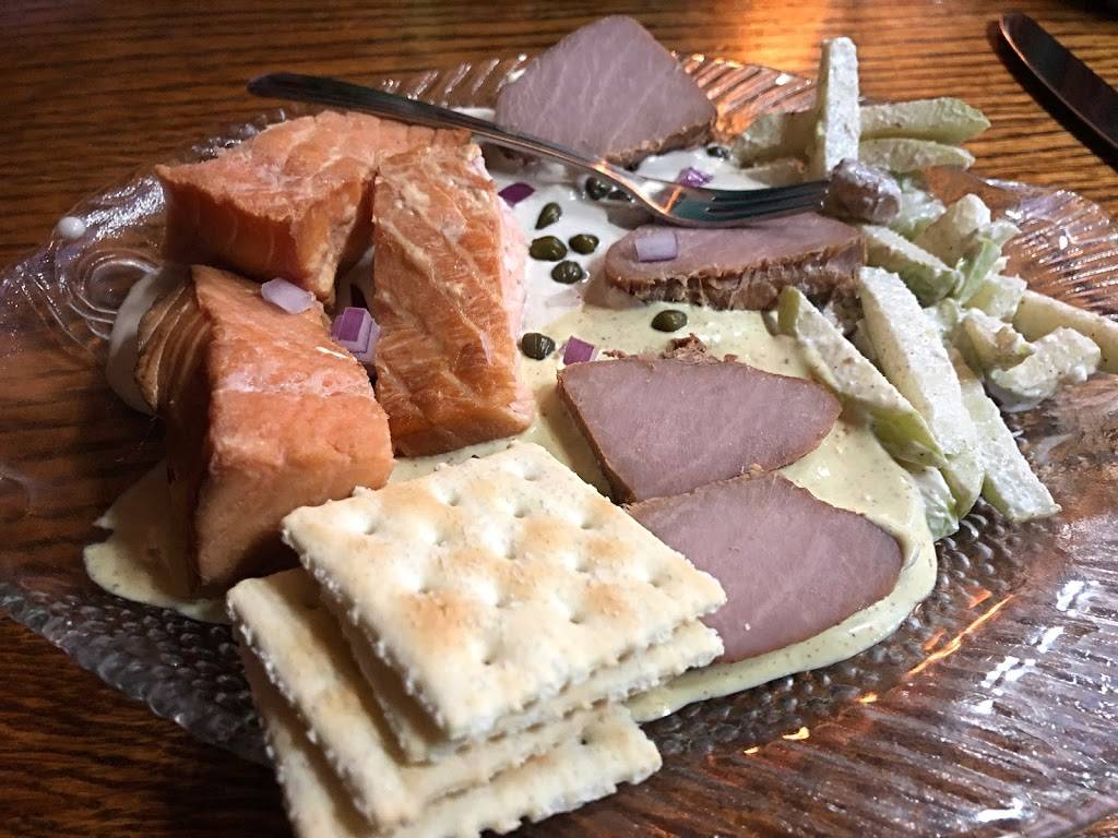 Grove Market | restaurant | 12402 St Martins Neck Rd, Bishopville, MD 21813, USA | 4103525055 OR +1 410-352-5055