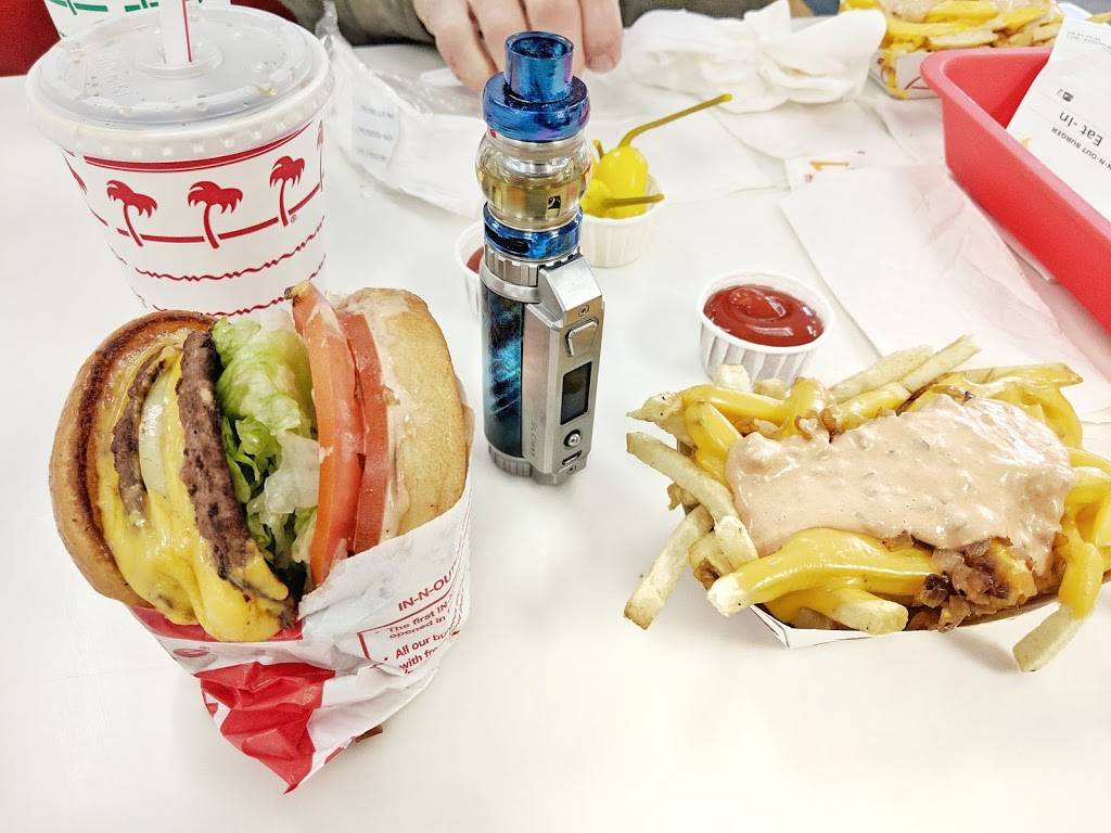 In-N-Out Burger | restaurant | 2910 E Germann Rd, Chandler, AZ 85249, USA | 8007861000 OR +1 800-786-1000