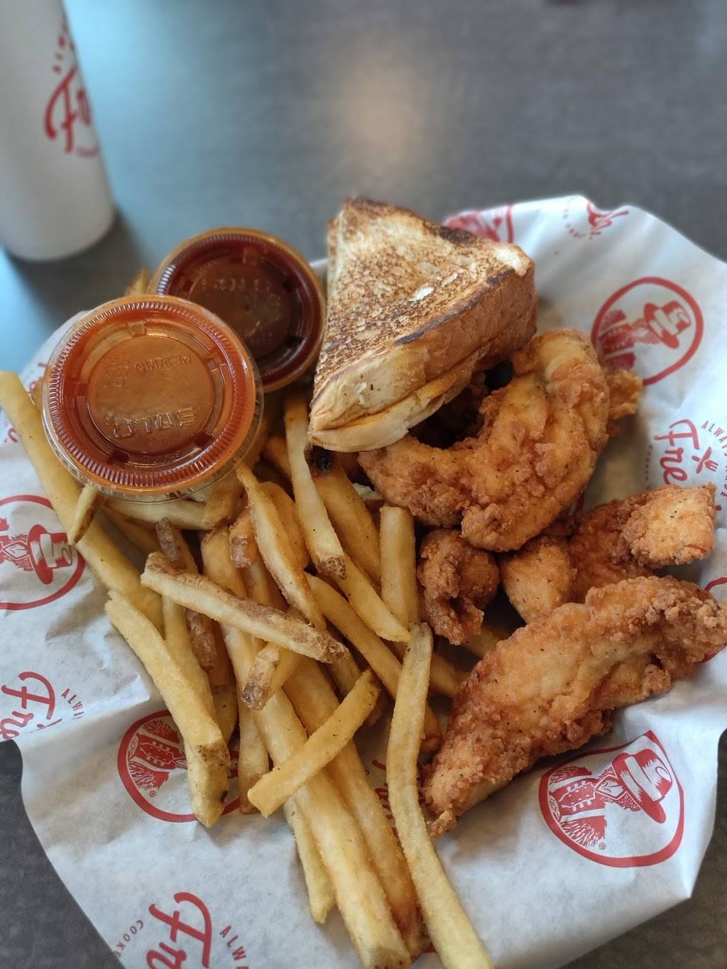 Slim Chickens | restaurant | 2313 N Greenwich Rd, Wichita, KS 67226, USA | 3166369263 OR +1 316-636-9263