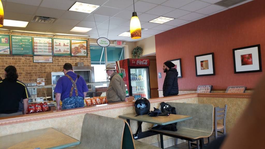 Subway Restaurants | restaurant | 3020 Skokie Hwy, Lake Bluff, IL 60044, USA | 8474732420 OR +1 847-473-2420