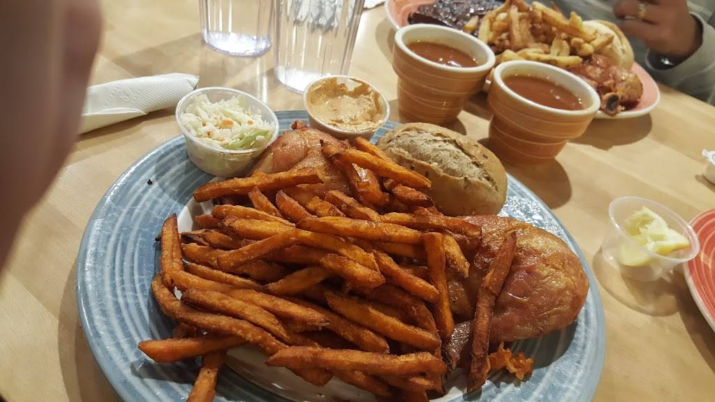 Swiss Chalet | restaurant | 540 Montreal Rd, Ottawa, ON K1K 0T9, Canada | 6137461777 OR +1 613-746-1777