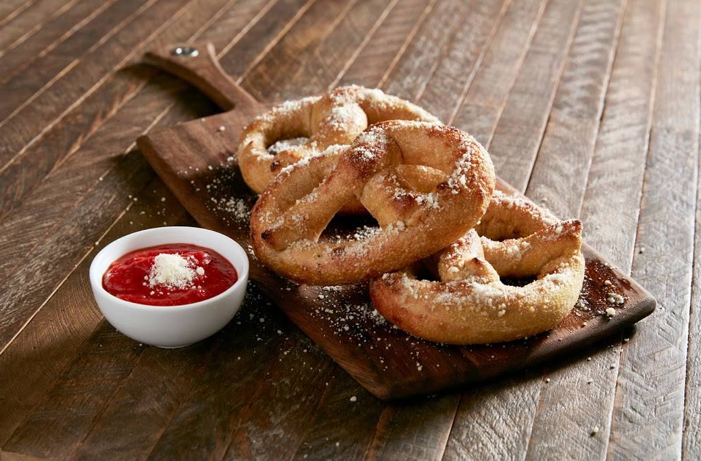 Mellow Mushroom | meal takeaway | 200 N Center St, Arlington, TX 76011, USA | 8172747173 OR +1 817-274-7173