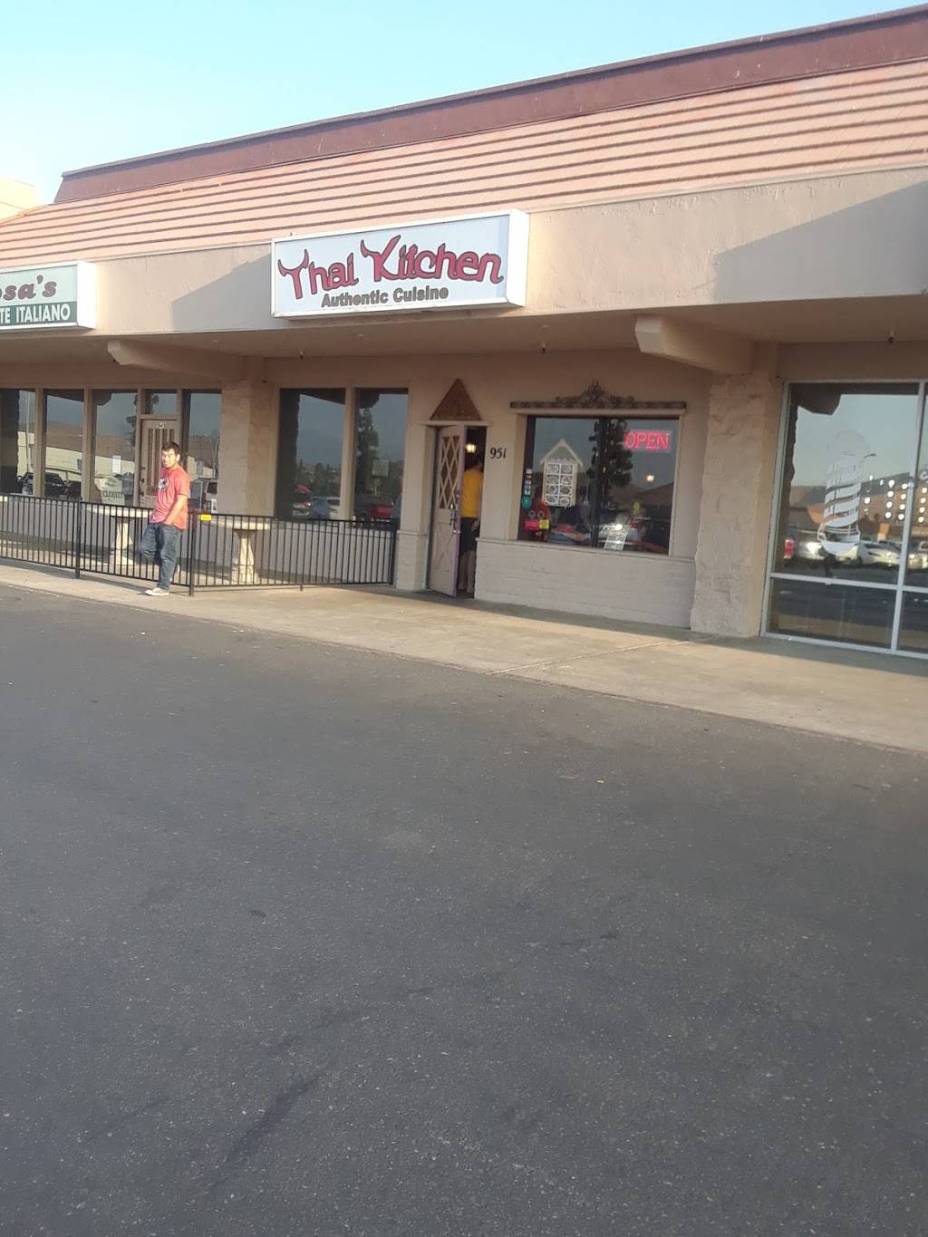 Thai Kitchen | restaurant | 951 W Henderson Ave, Porterville, CA 93257, USA | 5597831640 OR +1 559-783-1640