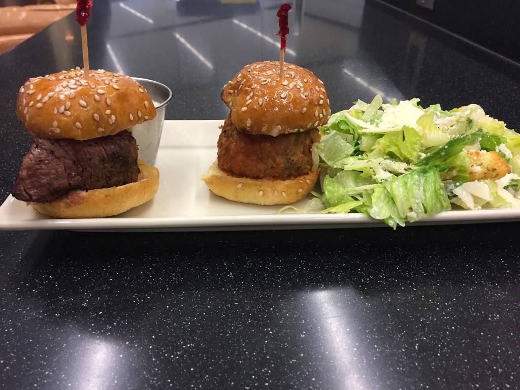 Harry & Izzys - Airport | restaurant | 7800 Col. H. Weir Cook Memorial Dr, Indianapolis, IN 46241, USA | 3172410533 OR +1 317-241-0533