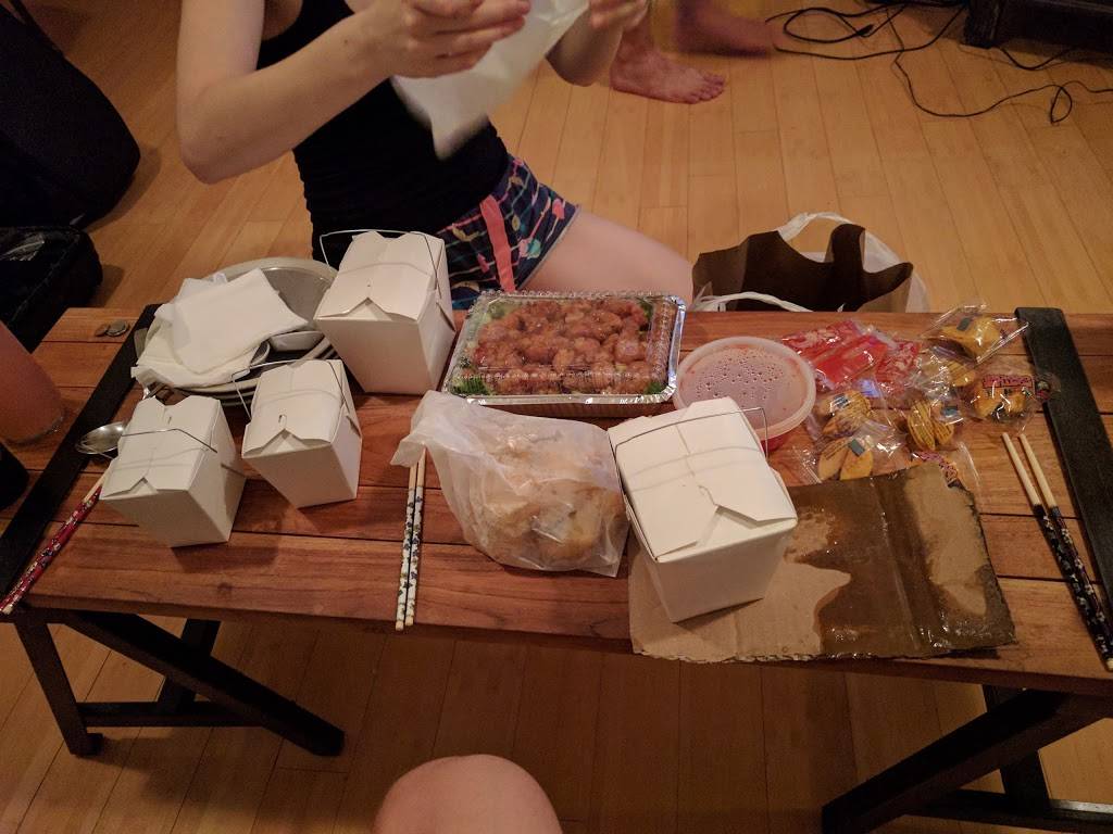 Golden Hing | restaurant | 1082 Bedford Ave # 1, Brooklyn, NY 11216, USA | 7183992848 OR +1 718-399-2848