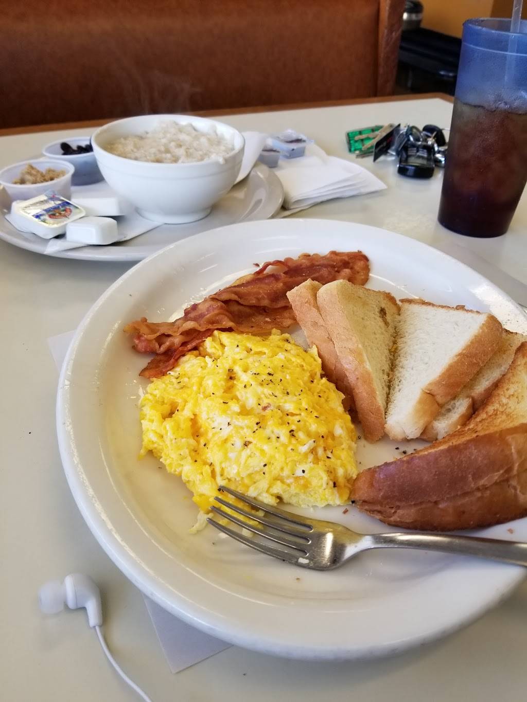 Grandmas II Restaurant | restaurant | 1610 N Main St, Dayton, OH 45405, USA | 9372758617 OR +1 937-275-8617