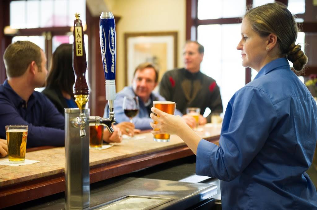 Robbers Row Grill | restaurant | 10 Clubhouse Dr, Hilton Head Island, SC 29928, USA | 8436811751 OR +1 843-681-1751