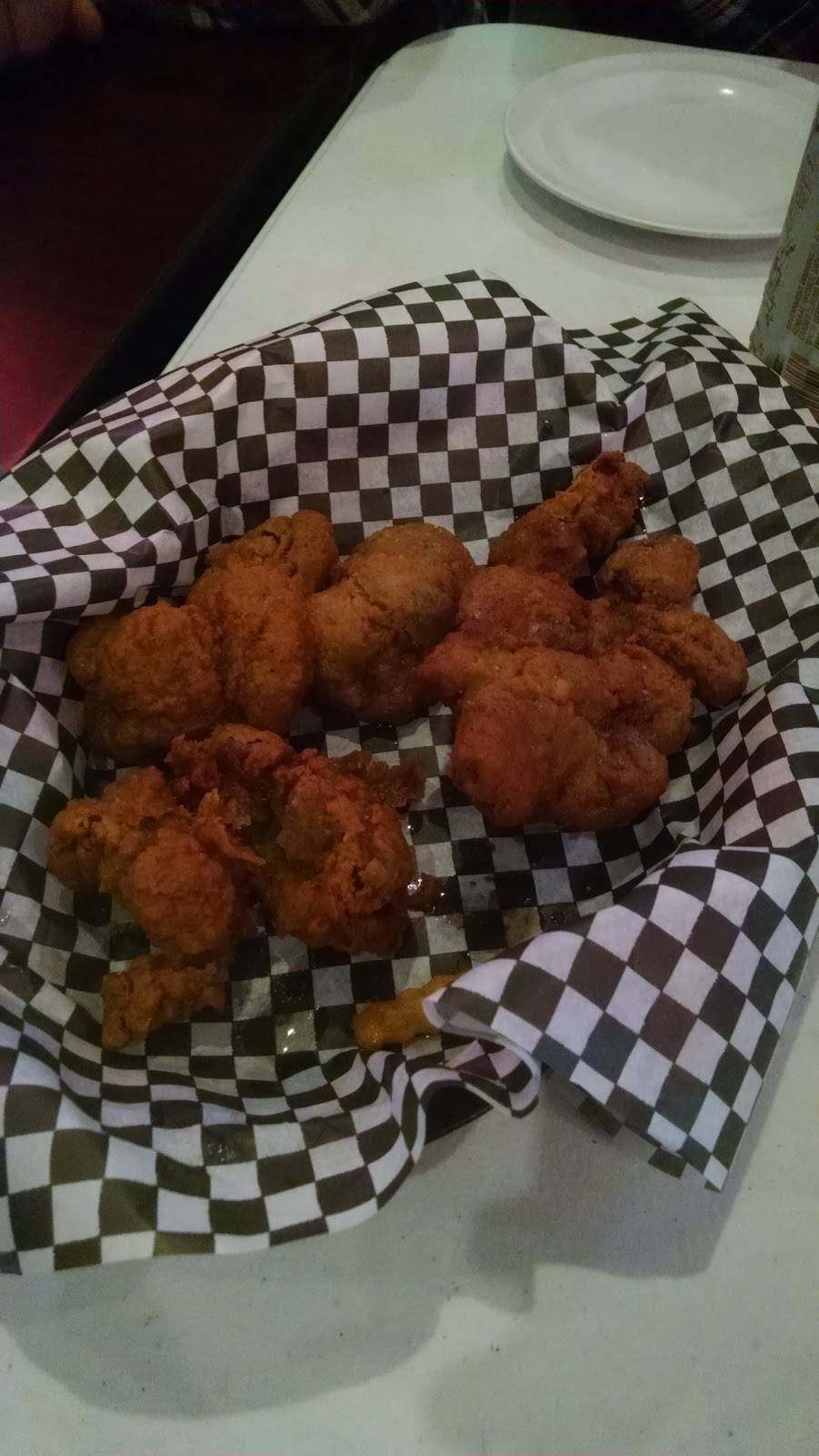 Rod & Cals Pub & Grub | restaurant | 109 W Mission St, Strawberry Point, IA 52076, USA | 5639332200 OR +1 563-933-2200