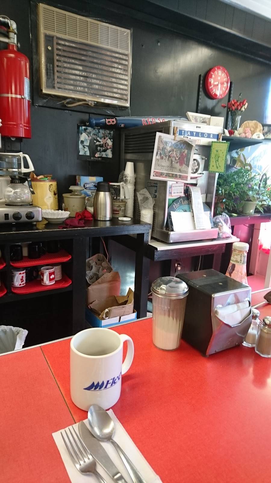 Brunettis Luncheonette | restaurant | 619 Center St, Wallingford, CT 06492, USA | 2032659208 OR +1 203-265-9208