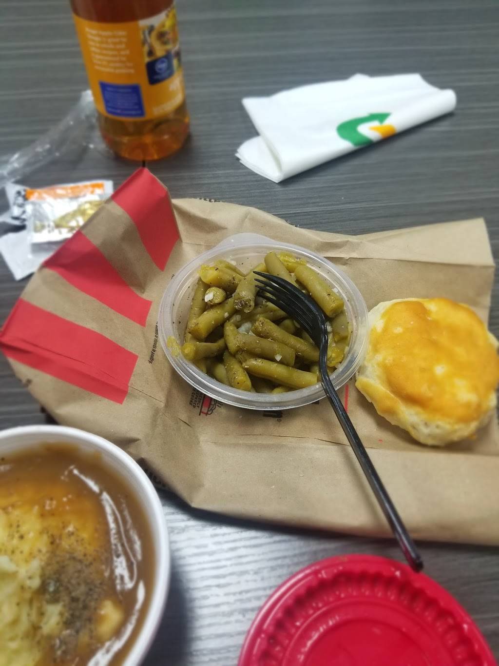 KFC | restaurant | 2918 N Broadway, Knoxville, TN 37917, USA | 8656893711 OR +1 865-689-3711