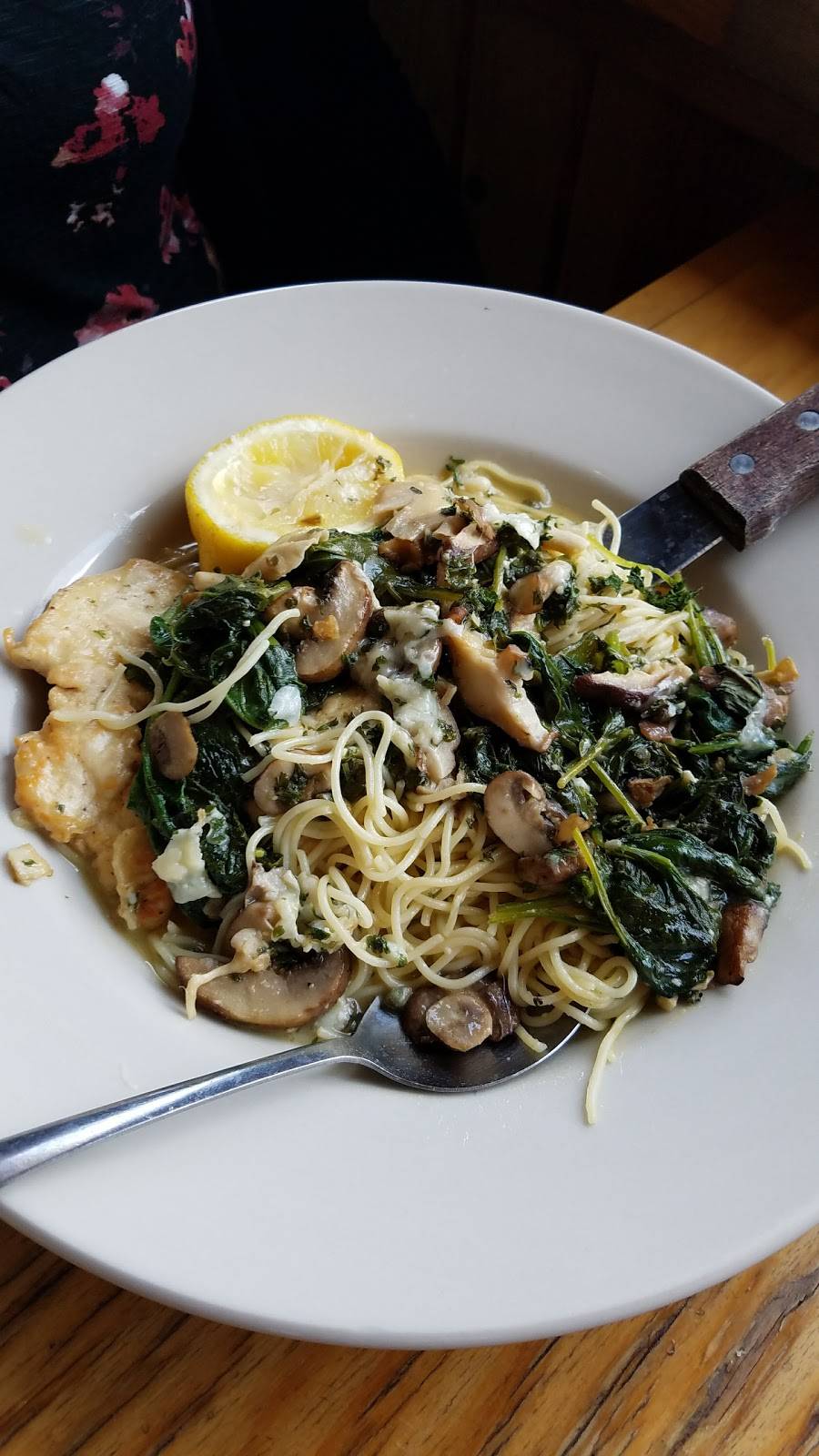 Muscarellas Cafe Italia | restaurant | 500 Main St, Sharpsville, PA 16150, USA | 7249621234 OR +1 724-962-1234