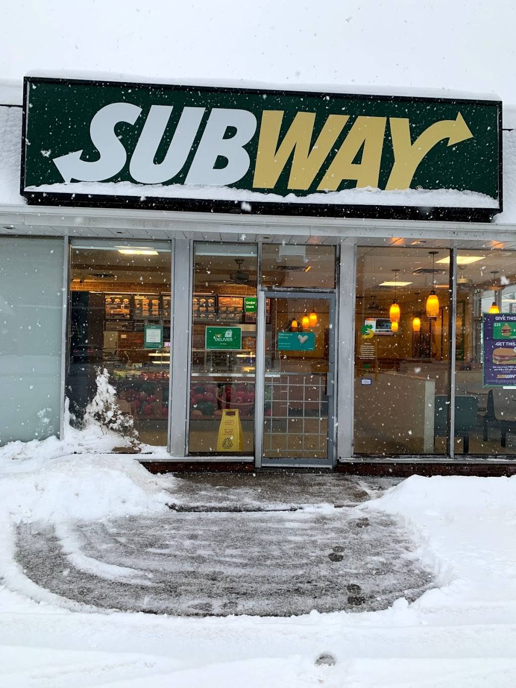 Subway | restaurant | 102 Bayfield St #3, Barrie, ON L4M 4V1, Canada | 7057375515 OR +1 705-737-5515