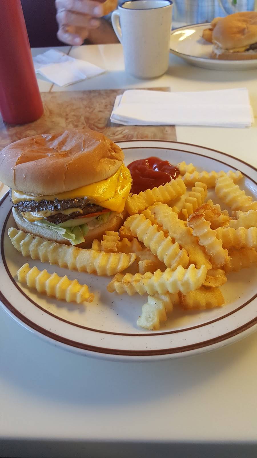 Little Town & Country Restaurant | restaurant | 355 US-42, Bedford, KY 40006, USA | 5022553582 OR +1 502-255-3582