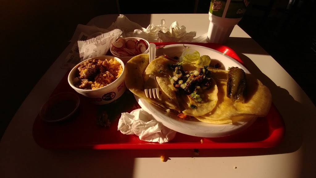 El Gallo Giro | restaurant | 3180 E Imperial Hwy, Lynwood, CA 90262, USA | 3106674670 OR +1 310-667-4670