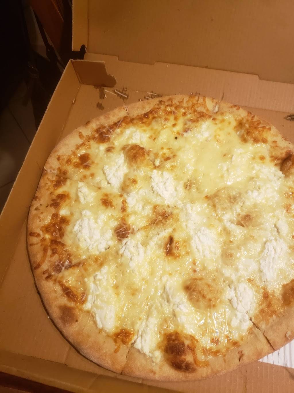 Pacinos Pizzeria | restaurant | 2120 Saxon Blvd, Deltona, FL 32725, USA | 3862599489 OR +1 386-259-9489