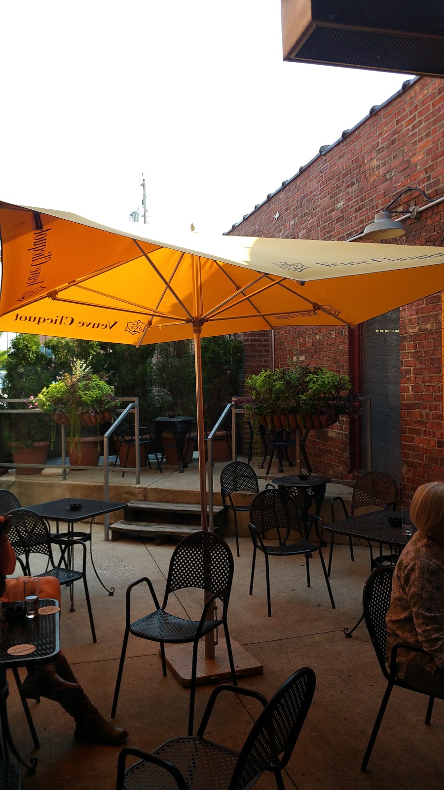 Bistro 303 | restaurant | 303 Westport Rd, Kansas City, MO 64111, USA | 8167532303 OR +1 816-753-2303