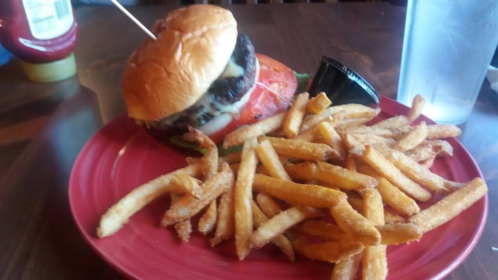 The Crazy Gator | restaurant | 402 N Bay St, Eustis, FL 32726, USA | 3525895885 OR +1 352-589-5885