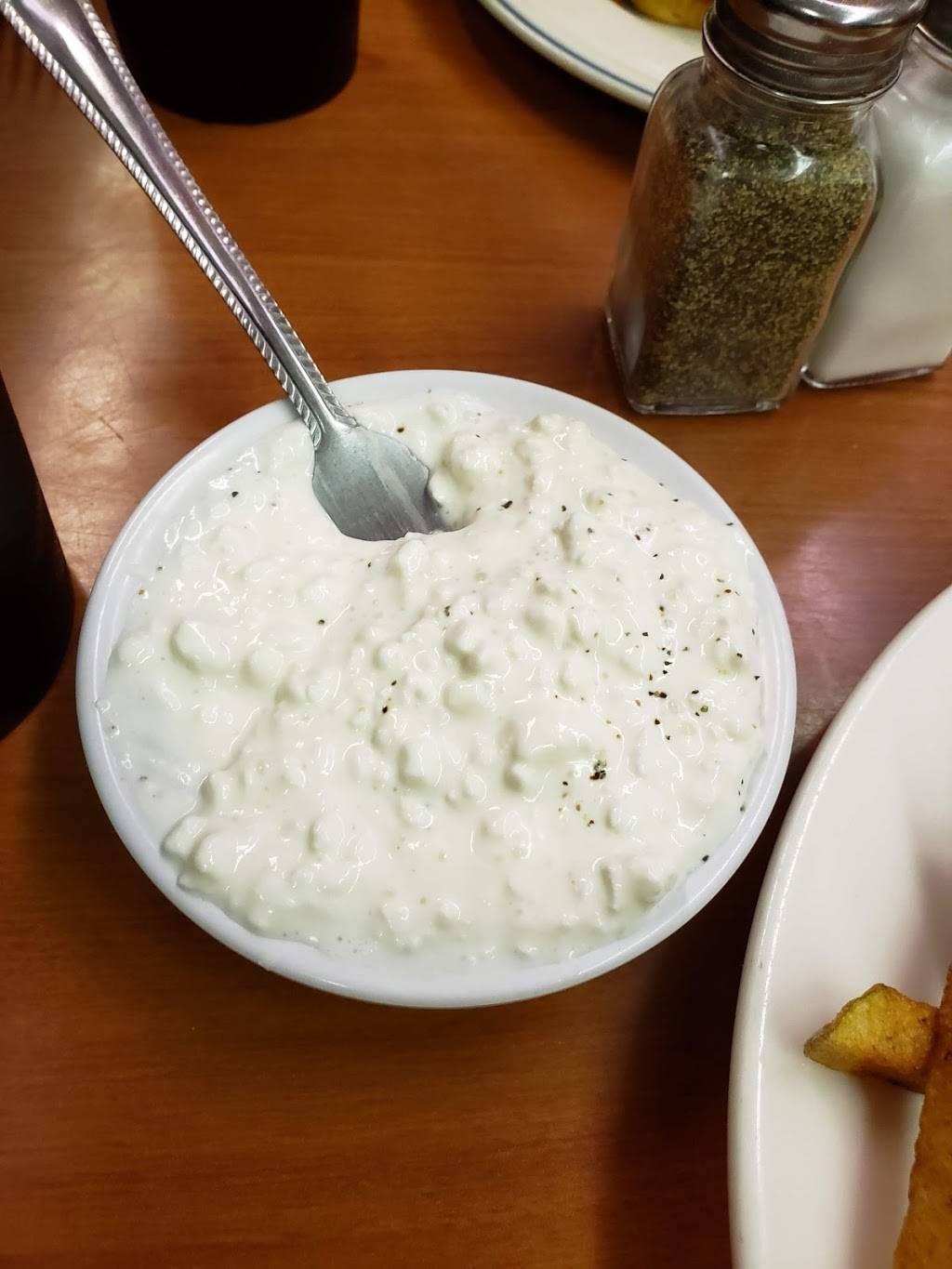 Rivers Bend Ice Cream & Country Diner | restaurant | 11934 Union Ave NE, Alliance, OH 44601, USA | 3306809022 OR +1 330-680-9022