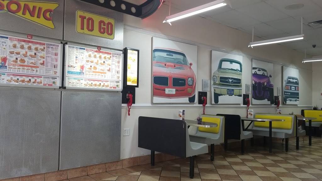Sonic Drive-In | restaurant | 108 N Nichols St, Fort Worth, TX 76102, USA | 8175090398 OR +1 817-509-0398