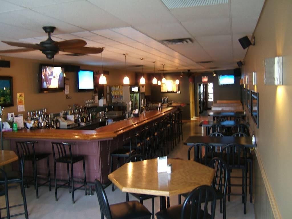 Sandys Riverside Grill | restaurant | 7021 Wyandotte St E, Windsor, ON N8S 1R1, Canada | 5199442659 OR +1 519-944-2659