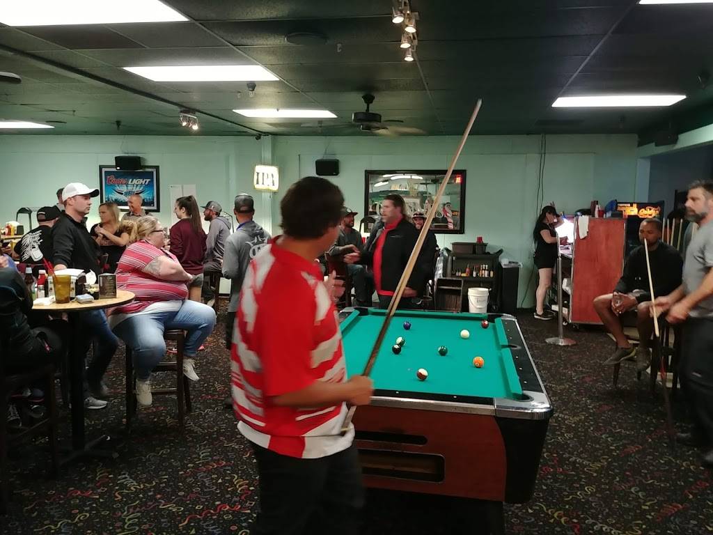 Dukes Sports Bar and Grill | restaurant | 7607 E McDowell Rd, Scottsdale, AZ 85257, USA | 4806759724 OR +1 480-675-9724