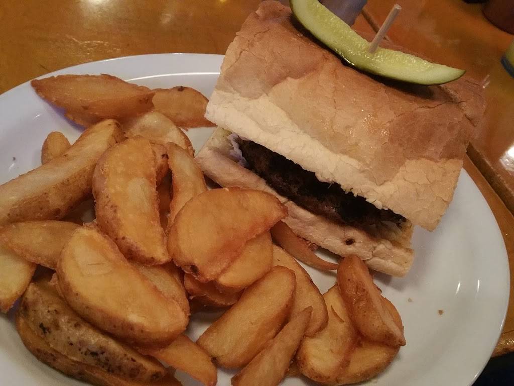 Gilligans | restaurant | 1270 Walker Rd, Windsor, ON N8Y 4T4, Canada | 5199710204 OR +1 519-971-0204