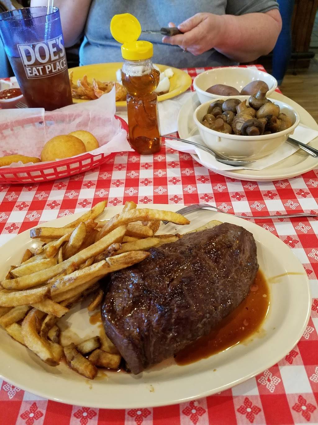 Does Eat Place | restaurant | 935 N Glenstone Ave, Springfield, MO 65802, USA | 4178337818 OR +1 417-833-7818