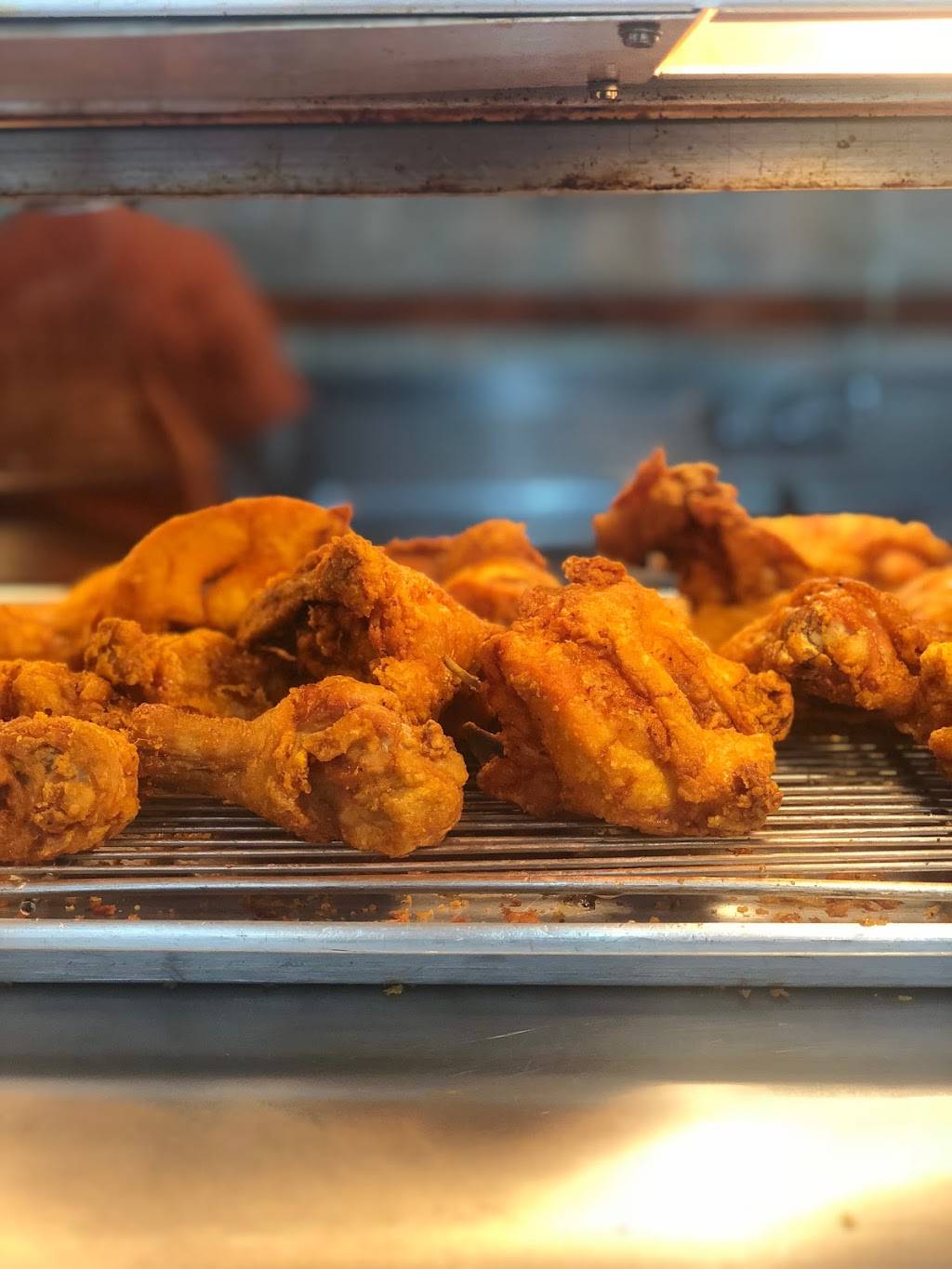 Dallas Chicken & Biscuits | meal takeaway | 2027 Lexington Ave, New York, NY 10035, USA | 9172615452 OR +1 917-261-5452