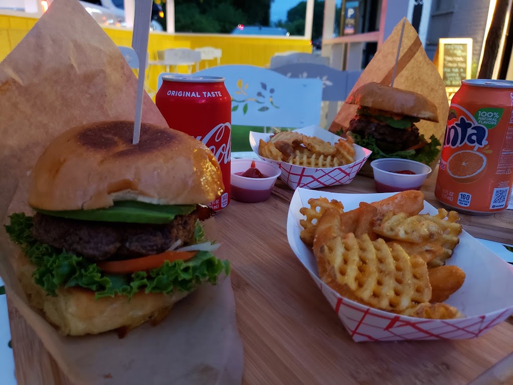 Boss Burger NYC | restaurant | Black Door, 3371 Shore Pkwy, Brooklyn, NY 11235, USA | 9296661090 OR +1 929-666-1090